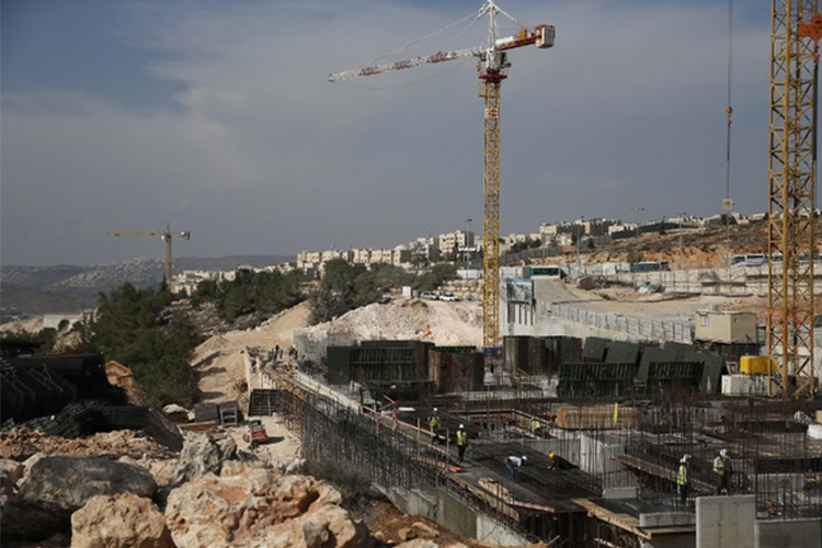 Pekerjaan konstruksi di Ramat Shlomo, sebuah pemukiman Yahudi di sektor timur Yerusalem