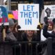 Ribuan orang berbaris menuju Capitol dan Mahkamah Agung di Washington pada 4 Februari untuk memprotes larangan perjalanan pemerintahan Trump. (wikimedia commons)