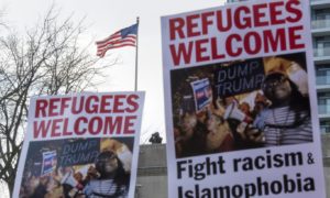 Pelarangan perjalanan telah mengakibatkan protes sepanjang Amerika Serikat