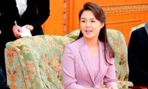 Setahun Tak Kelihatan, Ke Mana Istri Kim Jong-un?