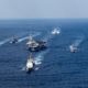 Kapal induk USS Carl Vinson bersama kapal perusak Angkatan Laut Bela Diri Jepang melakukan latihan di Laut Filipina. (Foto: AFP/Angkatan Laut AS)