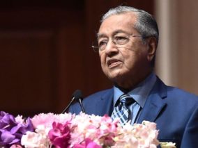 Mahathir Mohamad dan UMNO Kembali Bersatu dalam Kudeta Politik Malaysia