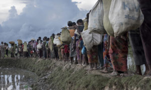 Nelayan Aceh Selamatkan Kapal Pengungsi Rohingya yang Terdampar