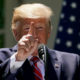Bagaimana Trump Bungkam Mereka yang Mencoba Ungkap Bahwa Ia Pecundang