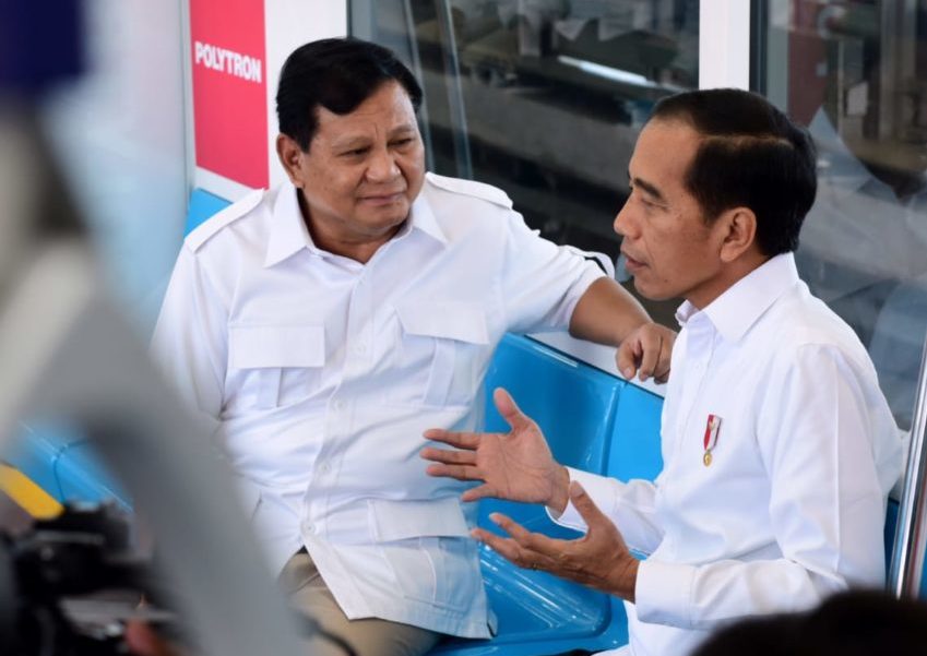 [Berita Foto] Manisnya Pertemuan Jokowi-Prabowo di MRT, Awal Rekonsiliasi?