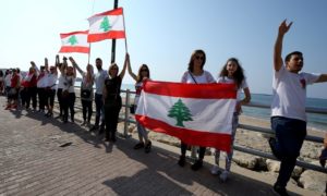 Protes Lebanon: Pengunjuk Rasa Jalin Rantai Manusia di Seluruh Negeri
