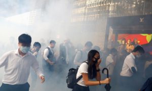 Vandalisme Hong Kong: Medan Perang Mal dan Polisi Preman