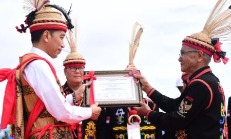 Kelakar Warga di Tapal Batas: Garuda di Dada, Ringgit di Perut