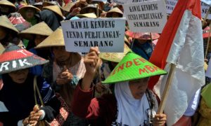 Terlanjur Gelontorkan 5 Triliun, Pabrik Semen Kendeng Jalan Terus (konflik petani kendeng)