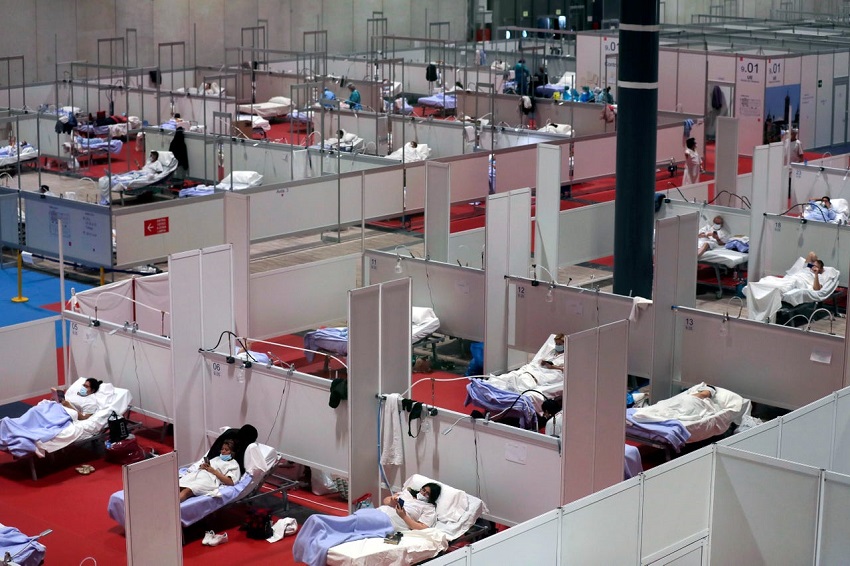 Pemandangan rumah sakit darurat di arena konvensi dan pameran Ifema di Madrid, Spanyol, Kamis, 2 April 2020. 