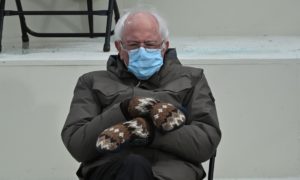 Gara-gara Meme, 6.000 Sarung Tangan Bernie Sanders Diburu Publik