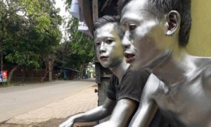 Kisah Miris 'Manusia Silver'